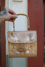 Load image into Gallery viewer, Shabby small seashell wristlet