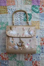 Load image into Gallery viewer, Shabby small seashell wristlet