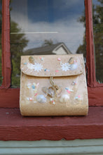 Load image into Gallery viewer, Shabby small seashell wristlet