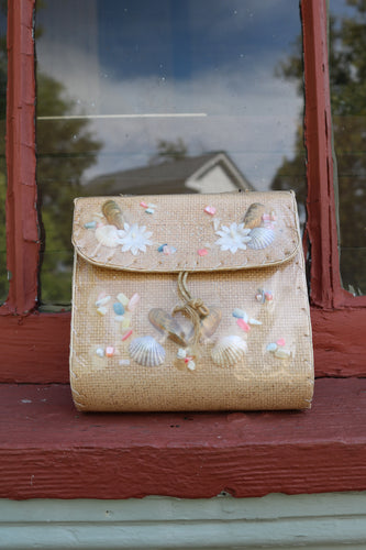 Shabby small seashell wristlet